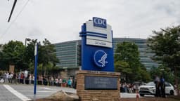 Grupo de obstetras y ginecólogos se retira del comité de vacunas de los CDC