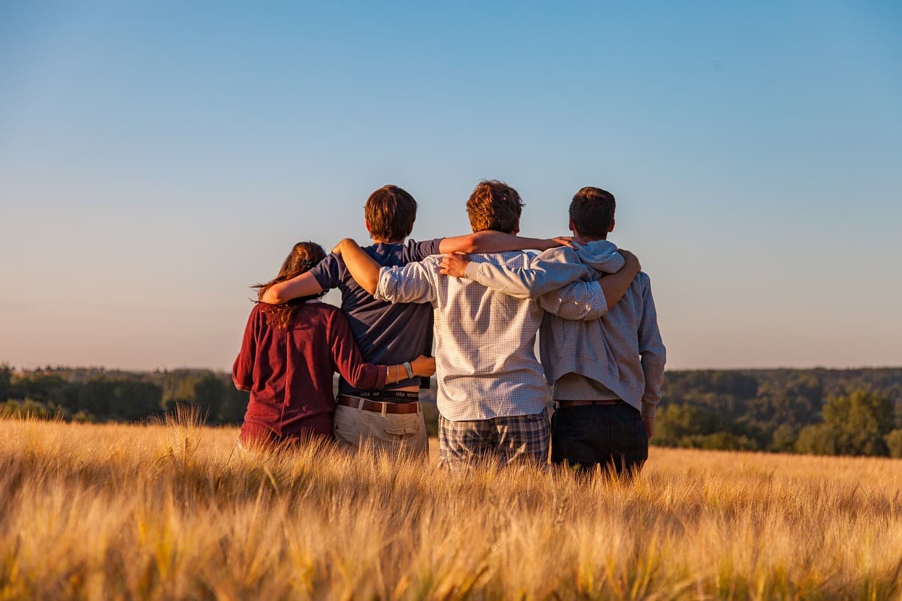 La tradicional forma de amistad puede ser la más duradera. (Dimhou/Pixabay)