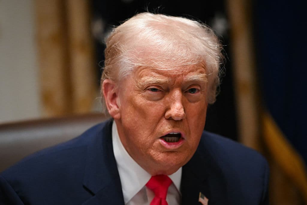 Trump da su apoyo más directo a la abolición del impuesto federal sobre la renta en EE. UU.