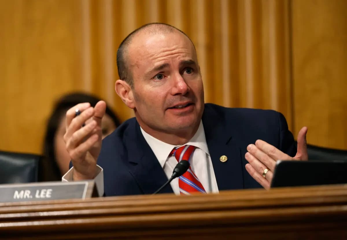El senador Mike Lee (R-Utah) en el edificio Dirksen del Senado en Washington el 15 de enero de 2025. (Kevin Dietsch/Getty Images)