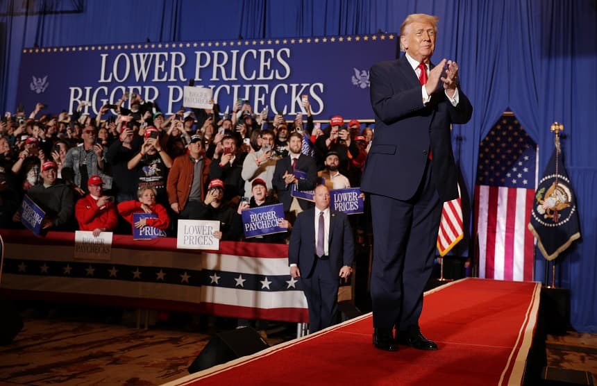 Trump destaca precios más bajos y salarios más altos en la primera parada de su gira nacional