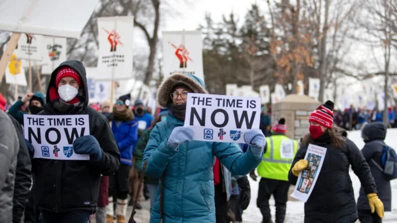 EE. UU. demanda a escuelas de Minneapolis por discriminación racial contra candidatos a empleo