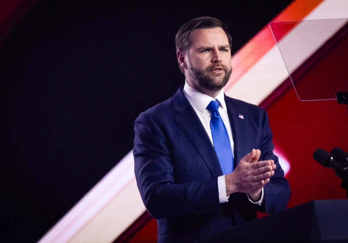 El vicepresidente JD Vance habla en el AmericaFest de Turning Point USA en Phoenix el 21 de diciembre de 2025. (John Fredricks/The Epoch Times)