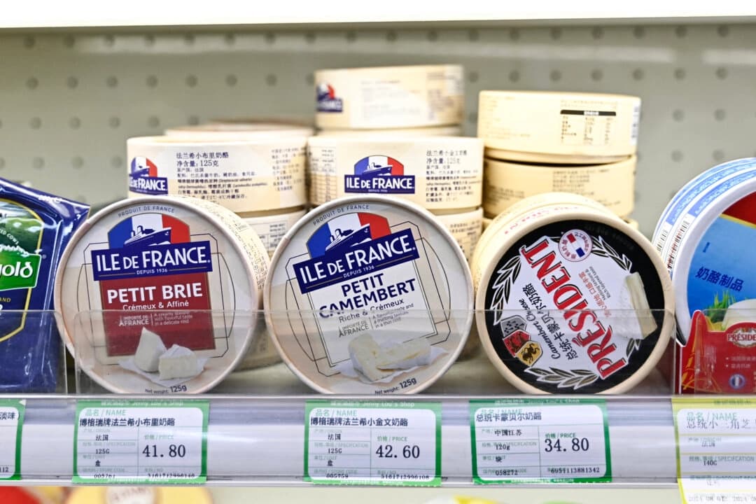 China impone elevados aranceles a los productos lácteos europeos en una respuesta de represalia