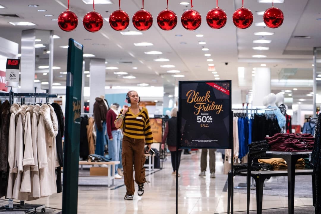 Rebajas del Black Friday en un centro comercial de Columbia, Maryland, el 24 de noviembre de 2025. (Madalina Kilroy/The Epoch Times)
