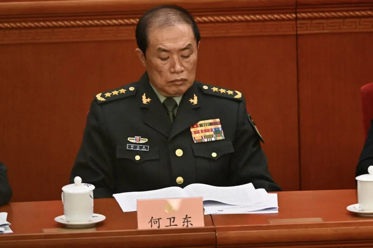 El general He Weidong, vicepresidente de la Comisión Militar Central de China (CMC), asiste a la ceremonia de apertura de la Conferencia Consultiva Política del Pueblo Chino en Pekín el 4 de marzo de 2025. (Pedro Pardo/AFP vía Getty Images)