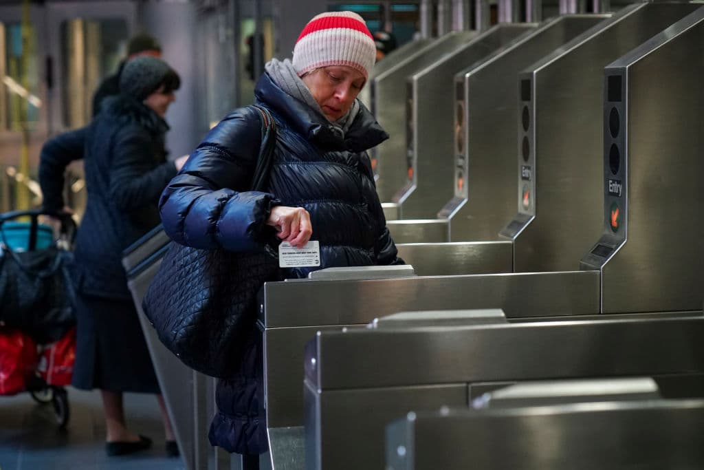 El metro de Nueva York finaliza el acceso con la tarjeta MetroCard y la sustituye con el pago por contacto