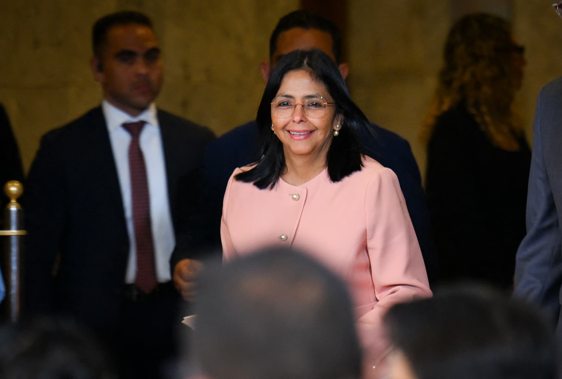 La vicepresidenta venezolana, Delcy Rodríguez, llega a una reunión con representantes diplomáticos acreditados en Caracas el 29 de septiembre de 2025. (Juan Barreto/AFP vía Getty Images)