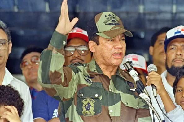 Manuel Noriega pronuncia un discurso en la ciudad de Panamá el 20 de mayo de 1988. Angel Murillo/AFP/Getty Images