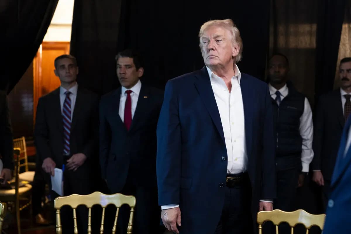 <em>El presidente de Estados Unidos, Donald Trump, y el director de la CIA, John Ratcliffe (izq.), supervisan las operaciones militares estadounidenses en Venezuela desde Mar-a-Lago, Palm Beach, Florida, el 3 de enero de 2026. (Molly Riley/La Casa Blanca vía Getty Images)</em>