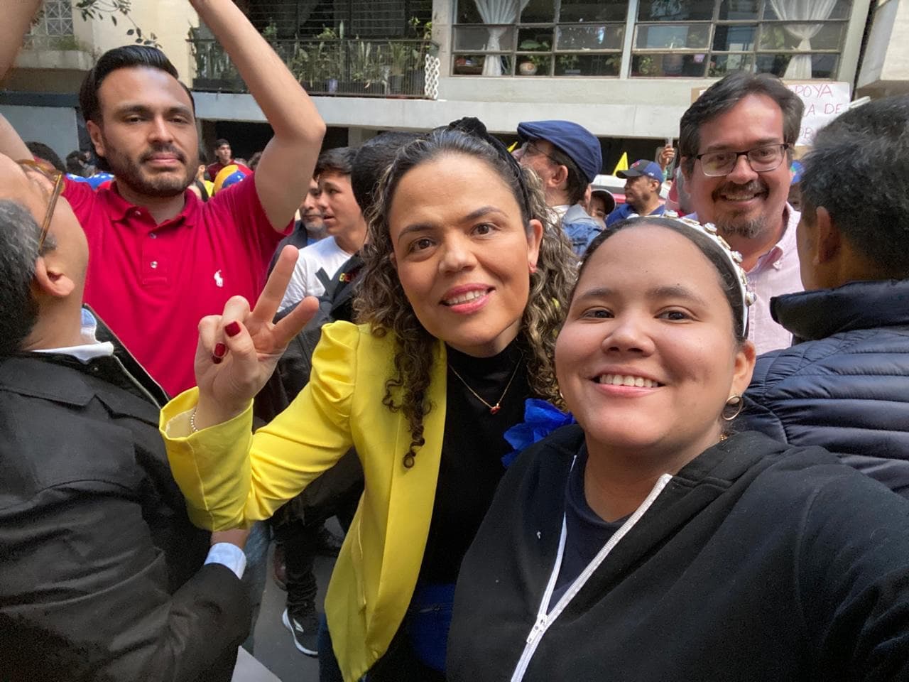 (Dcha.) Danyelis Cuervo durante una manifestación en la Ciudad de México en enero de 2024. (Cortesía: Danyelis Cuervo)