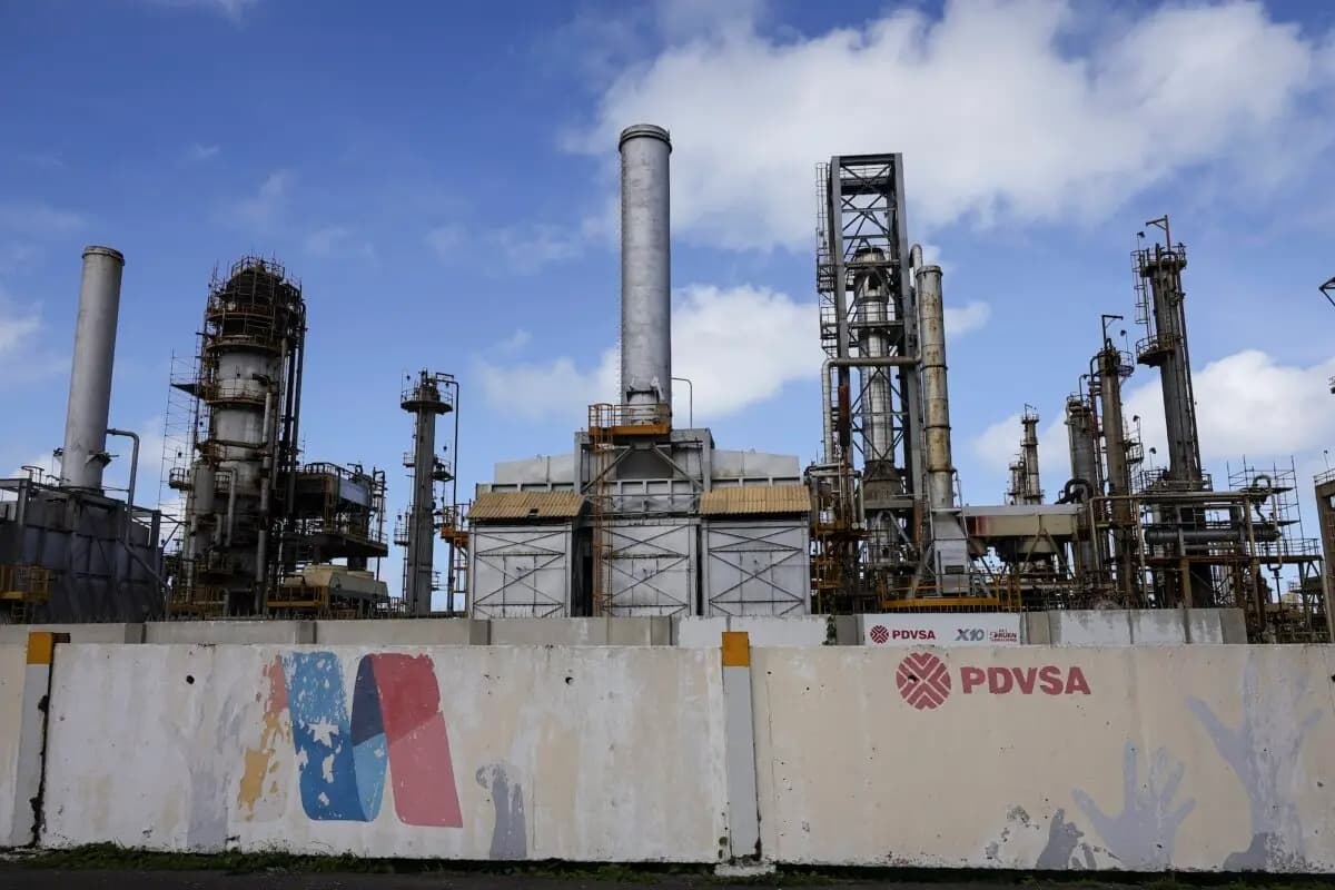 Vista general del edificio de la refinería El Palito en Puerto Cabello, Venezuela, el 18 de diciembre de 2025. (Jesús Vargas/Getty Images)