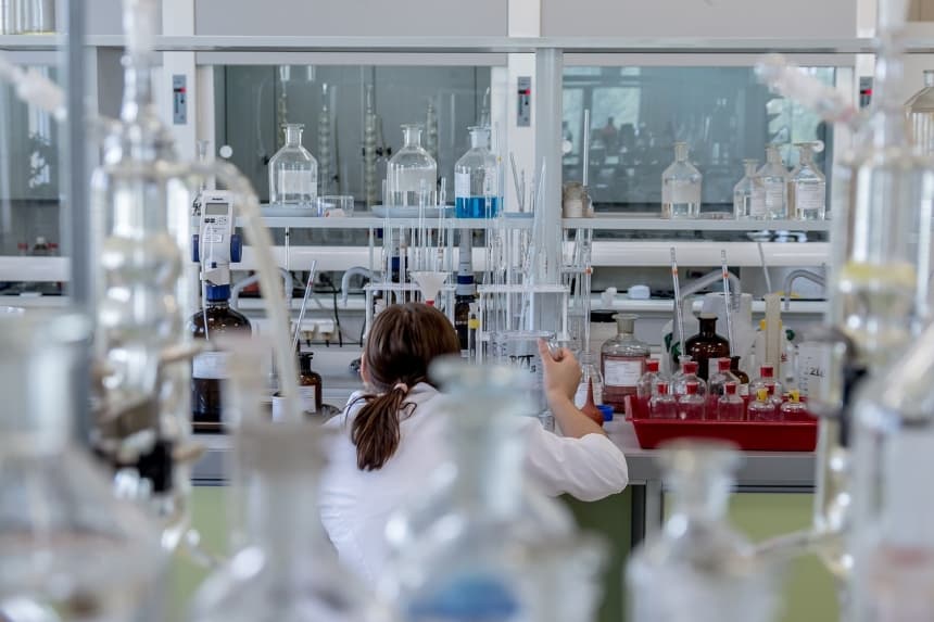 Laboratorio. (Michal Jarmoluk/Pixabay)