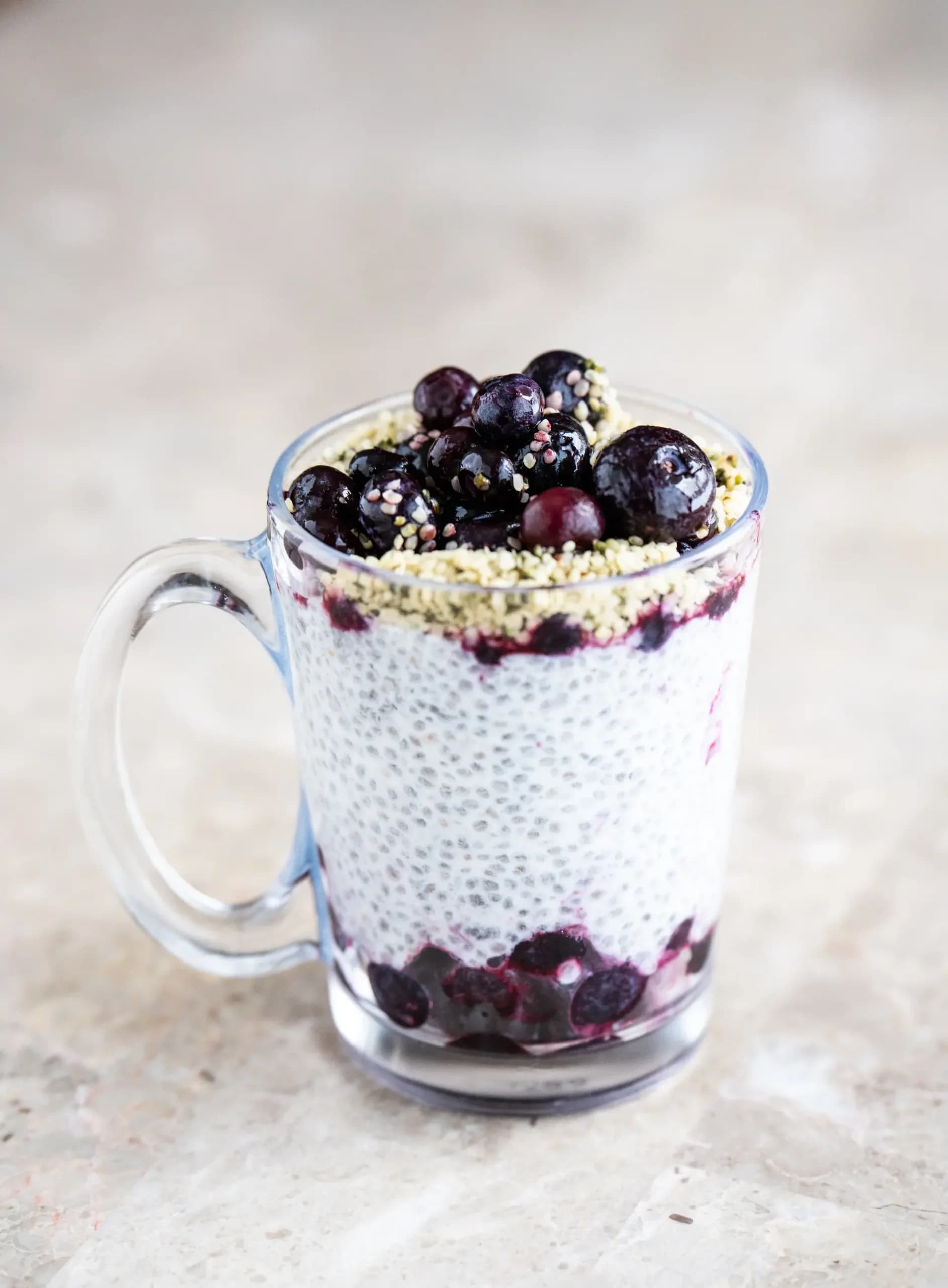 <em>Pudín de semillas y yogur de frutos rojos. (Samira Bouaou/The Epoch Times)</em>