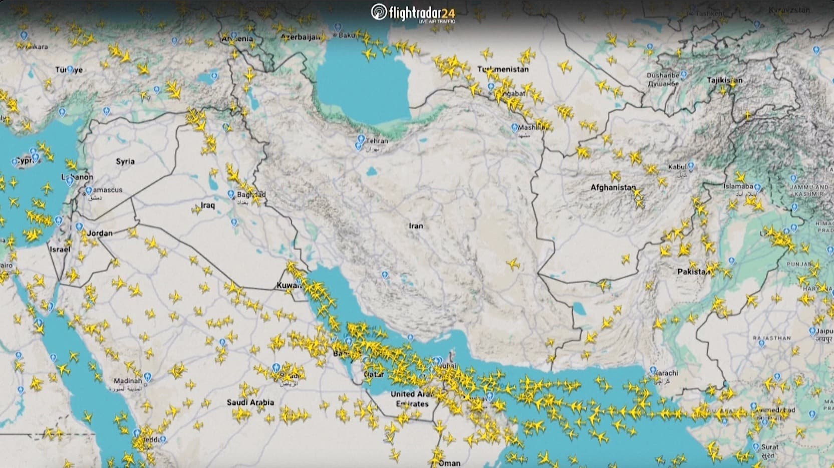 Una captura de pantalla de la página web Flightradar24, tomada a las 4:30 a. m., hora local, del 15 de enero de 2026, muestra el espacio aéreo vacío sobre Irán. (flightradar24.com vía Reuters/Captura de pantalla vía The Epoch Times).