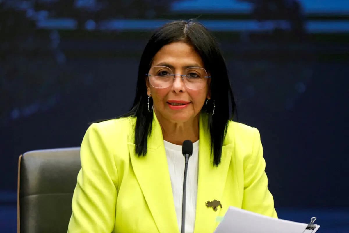 La vicepresidenta y ministra de Petróleo de Venezuela, Delcy Rodríguez, se dirige a los medios de comunicación en Caracas, Venezuela, el 10 de marzo de 2025. (Leonardo Fernández Viloria/Reuters).