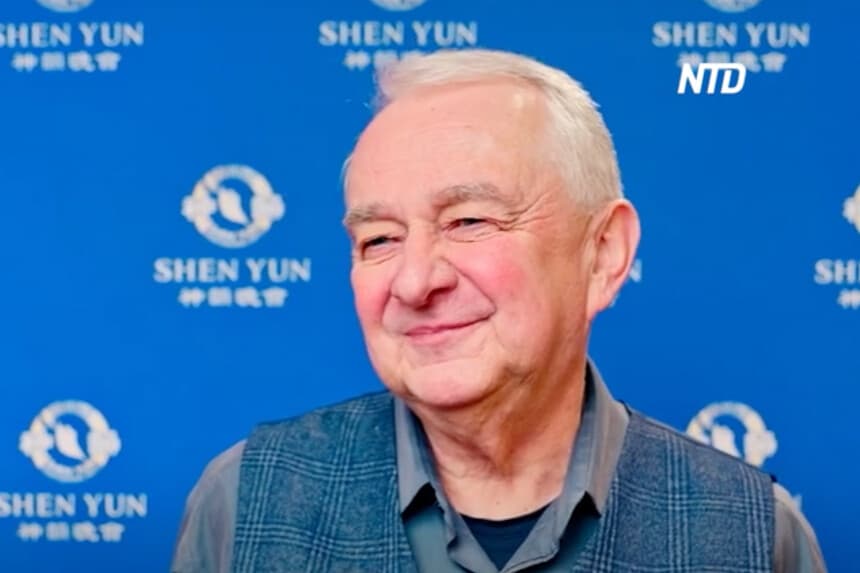<em>El director de escuela Slawomir Ostrowski vio el espectáculo de Shen Yun en Polonia el 10 de enero. (Cortesía de NTD)</em>