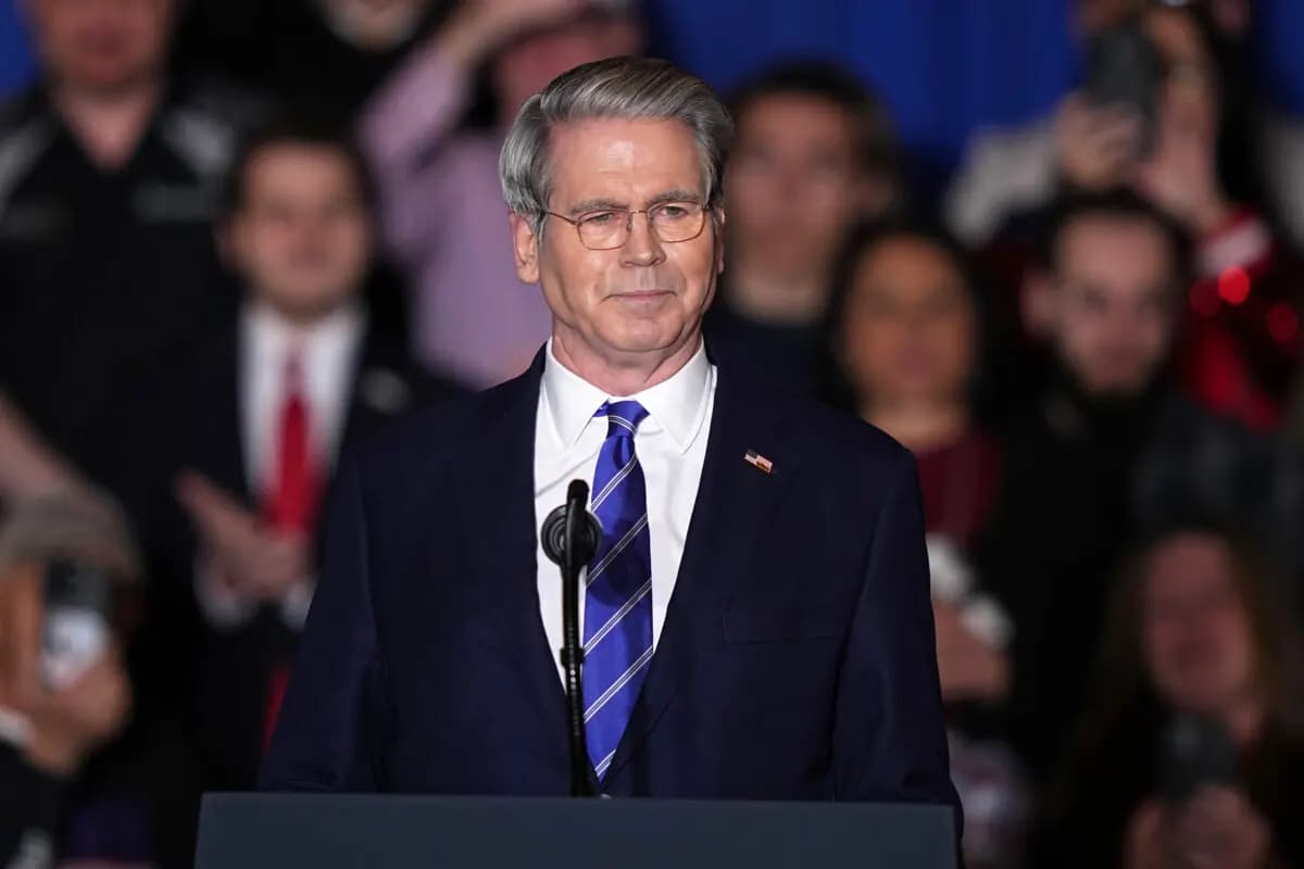 <em>El secretario del Tesoro, Scott Bessent, habla en el Mount Airy Casino Resort de Mount Pocono, Pensilvania, el 9 de diciembre de 2025. (Matt Rourke/AP Photo)</em>