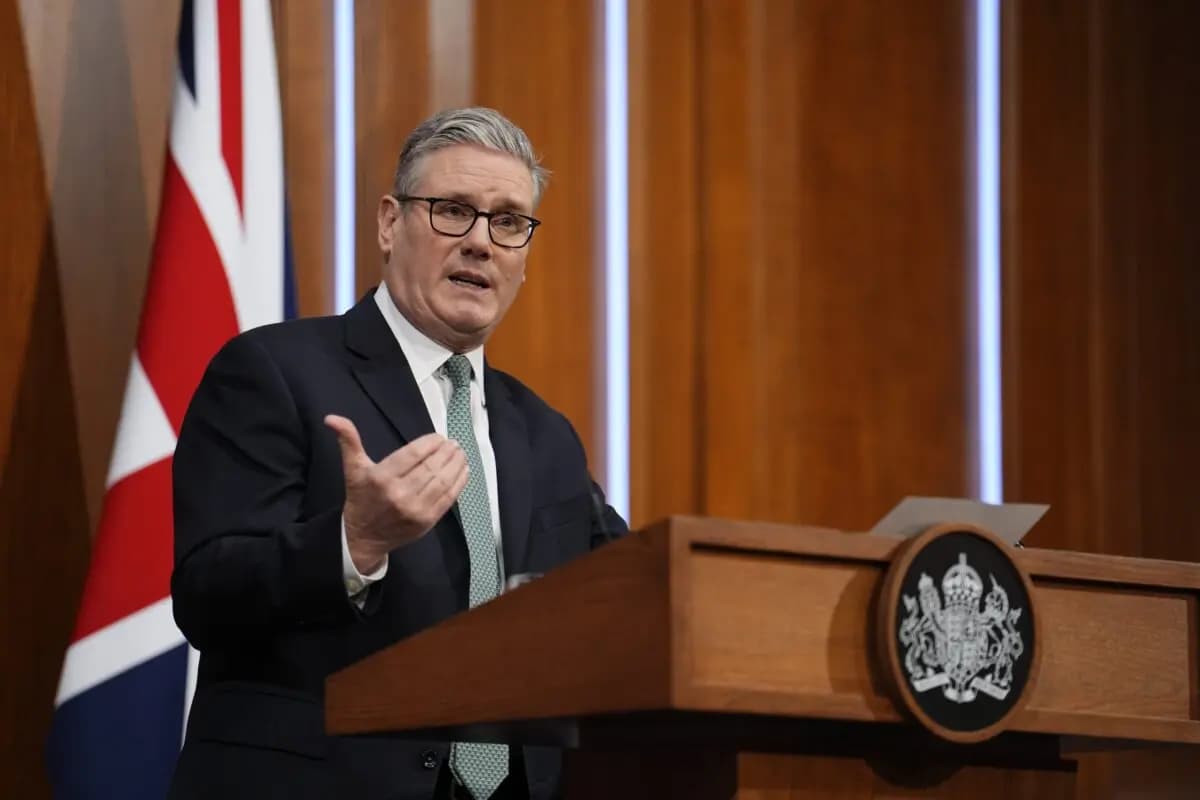 El primer ministro británico, Keir Starmer, se refirió el 19 de enero a las amenazas del presidente Donald Trump de aumentar los aranceles hasta que se alcance un acuerdo para que Estados Unidos compre Groenlandia. 2026. (Jordan Pettitt/PA)