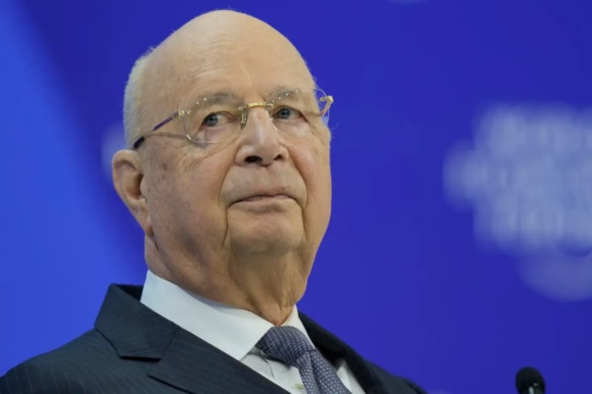 El entonces presidente del Foro Económico Mundial, Klaus Schwab, asiste a la inauguración de la reunión anual en Davos, Suiza, el 16 de enero de 2024. (Markus Schreiber/AP Photo)
