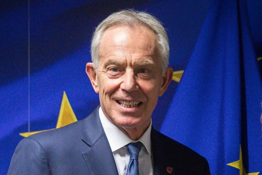 El exprimer ministro británico Tony Blair antes de una reunión en el edificio Charlemagne de la UE, en Bruselas, el 6 de noviembre de 2019. (Stephanie Lecocq/AP)