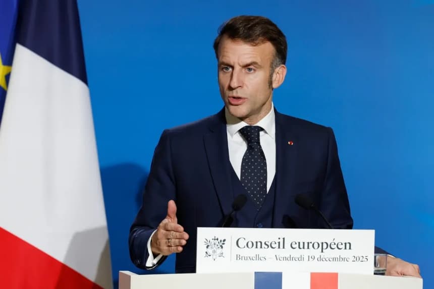 El presidente francés Emmanuel Macron habla durante una conferencia de prensa en la Cumbre de la Unión Europea, en Bruselas, Bélgica, el 19 de diciembre de 2025. (Geert Vanden Wijngaert/AP Photo)