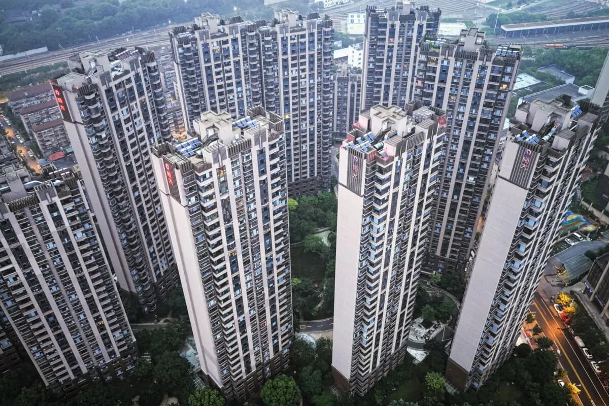 Vista aérea de los edificios de apartamentos construidos por el grupo China Evergrande en Nanjing, provincia de Jiangsu (China), el 13 de agosto de 2025. (STR/AFP a través de Getty Images)