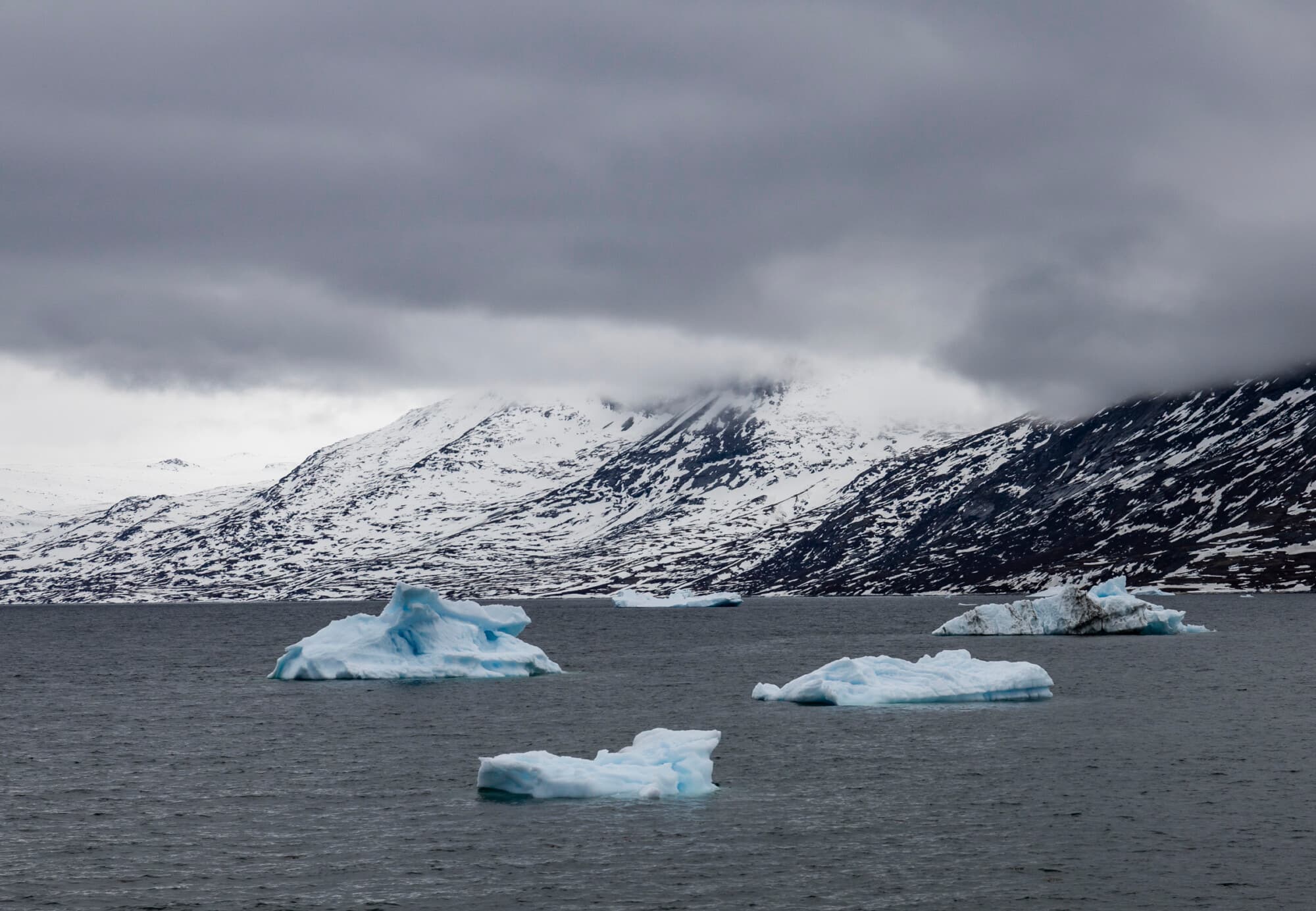 El paisaje ártico rodea la nación de Groenlandia el 4 de mayo de 2025. (John Fredricks/The Epoch Times).