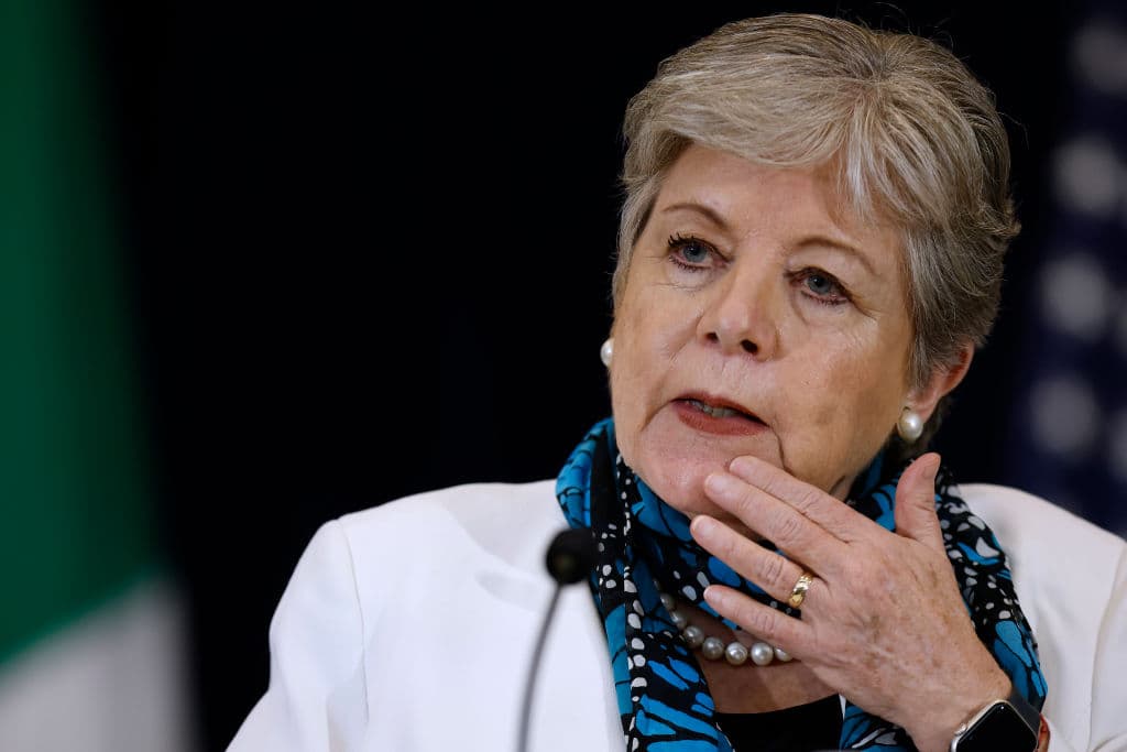 <em>La secretaria de Relaciones Exteriores de México, Alicia Bárcena, participa en una rueda de prensa en el auditorio Dean Acheson del edificio Harry S. en Washington, D.C., el 29 de septiembre de 2023. (Chip Somodevilla/Getty Images)</em>