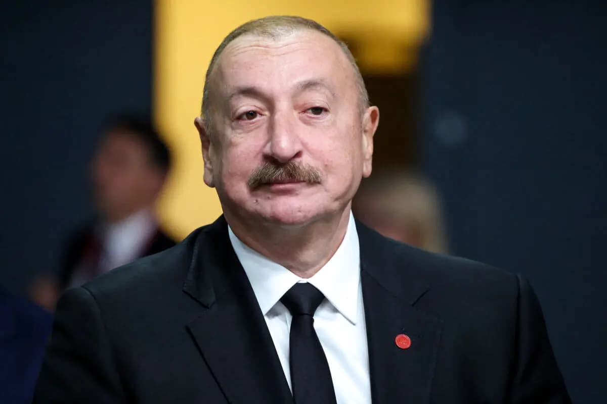 <em>El presidente de Azerbaiyán, Ilham Aliyev, llega a una sesión de trabajo de la 7.a Cumbre de la Comunidad Política Europea en el Bella Center de Copenhague, Dinamarca, el 2 de octubre de 2025. (Ludovic Marin/AFP vía Getty Images)</em>