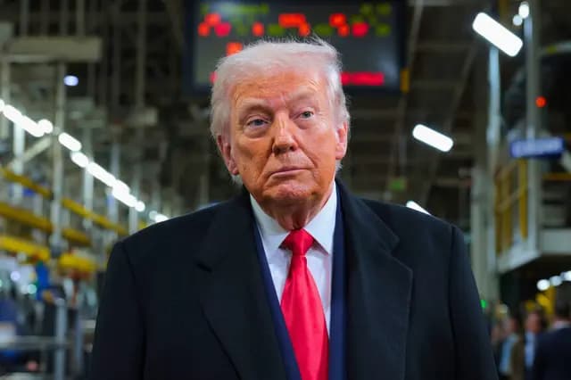 <em>DEARBORN, MICHIGAN - 13 DE ENERO: El presidente de los Estados Unidos, Donald Trump, visita el complejo Ford River Rouge el 13 de enero de 2026 en Dearborn, Michigan. Trump está de visita en Michigan, donde participará en una visita al complejo Ford River Rouge y posteriormente pronunciará un discurso en el Detroit Economic Club. (Foto de Anna Moneymaker/Getty Images)</em>