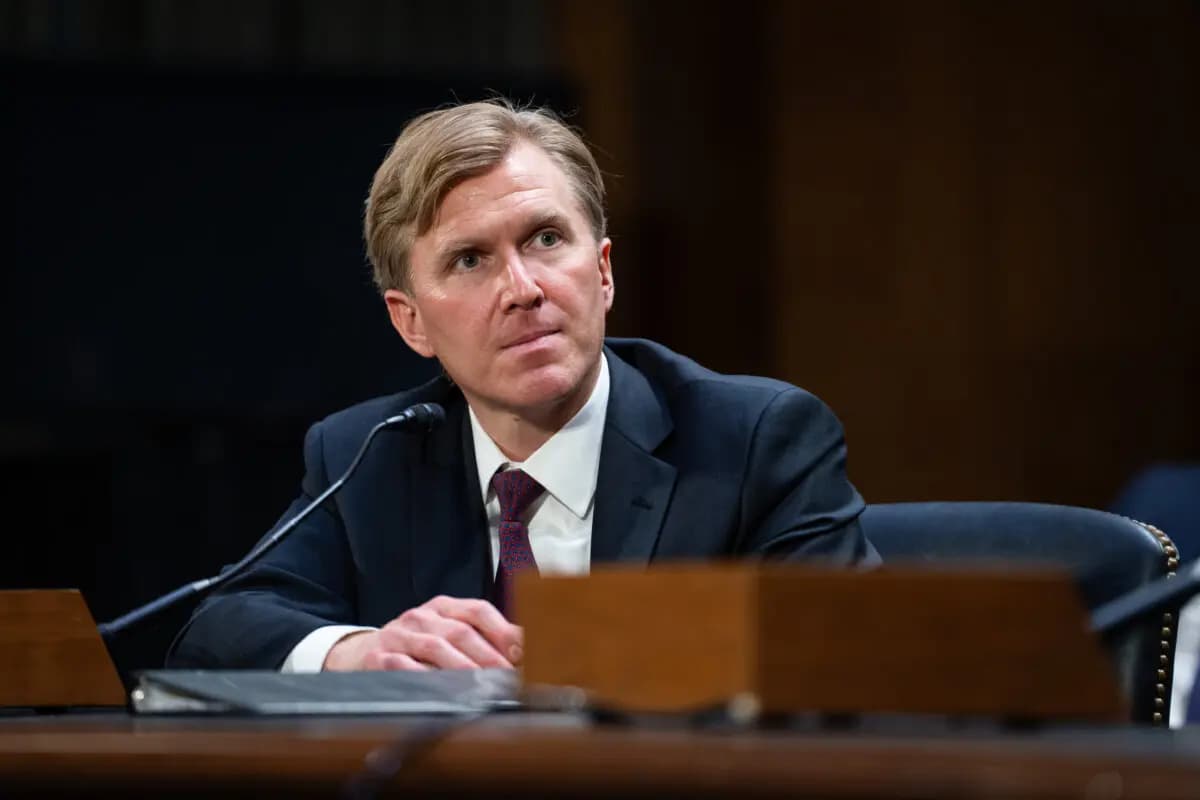 El entonces candidato a subsecretario de Defensa para Política, Elbridge Colby, testifica durante una audiencia de confirmación ante el Comité de Servicios Armados del Senado en el Capitolio, en Washington, el 4 de marzo de 2025. (Madalina Vasiliu/The Epoch Times).