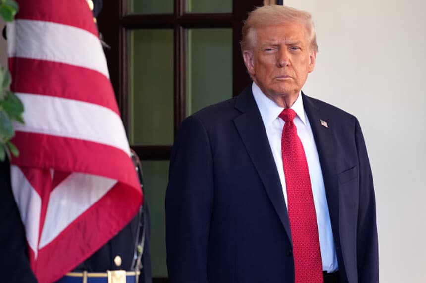 Trump informa de una "muy buena" conversación con Walz y dice que están "en la misma onda"