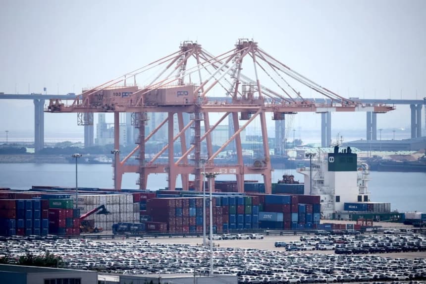 Vehículos preparados para la exportación en un puerto de Pyeongtaek, Corea del Sur, el 31 de julio de 2025. (Kim Hong-Ji/Reuters)