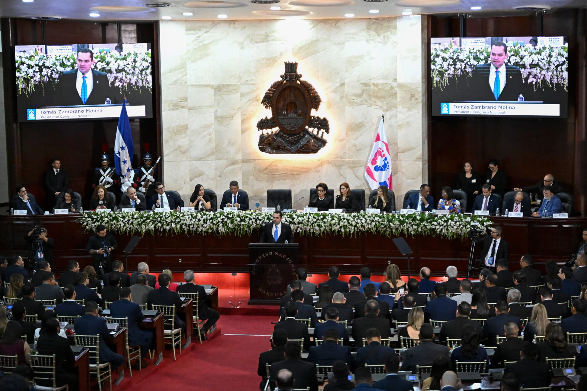 <em>El presidente del Congreso hondureño, Tomás Zambrano (C), habla durante la instalación de la primera legislatura en Tegucigalpa el 25 de enero de 2026. (Johan ORDÓÑEZ / AFP a través de Getty Images)</em>