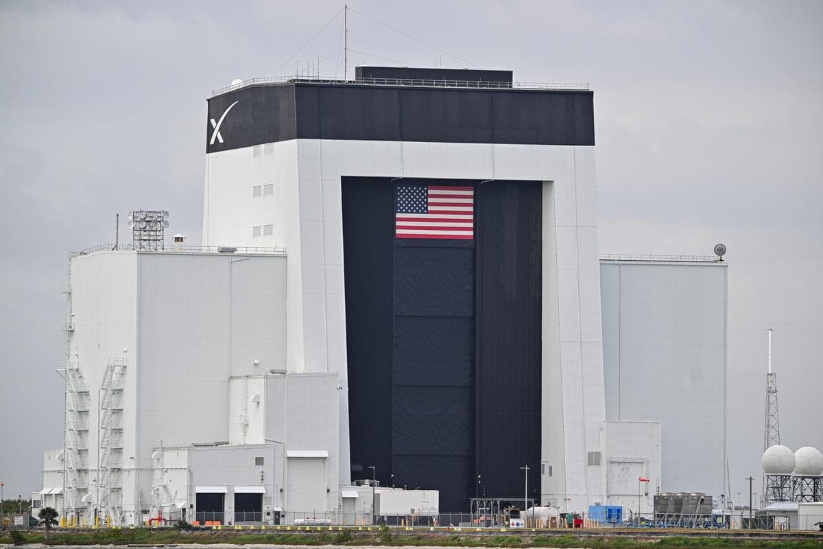 Parte de las instalaciones de SpaceX en el Centro Espacial Kennedy de la NASA en Cabo Cañaveral, Florida, el 9 de abril de 2025. (Miguel J. Rodríguez Carrillo/Getty Images)