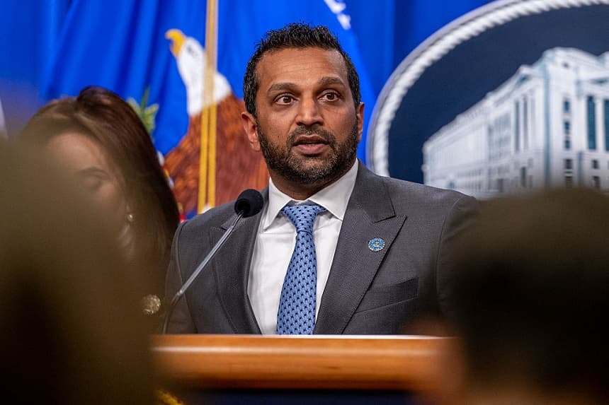 El director del FBI, Kash Patel, habla durante una conferencia de prensa en el Departamento de Justicia el 4 de diciembre de 2025. (DANIEL HEUER / AFP a través de Getty Images)
