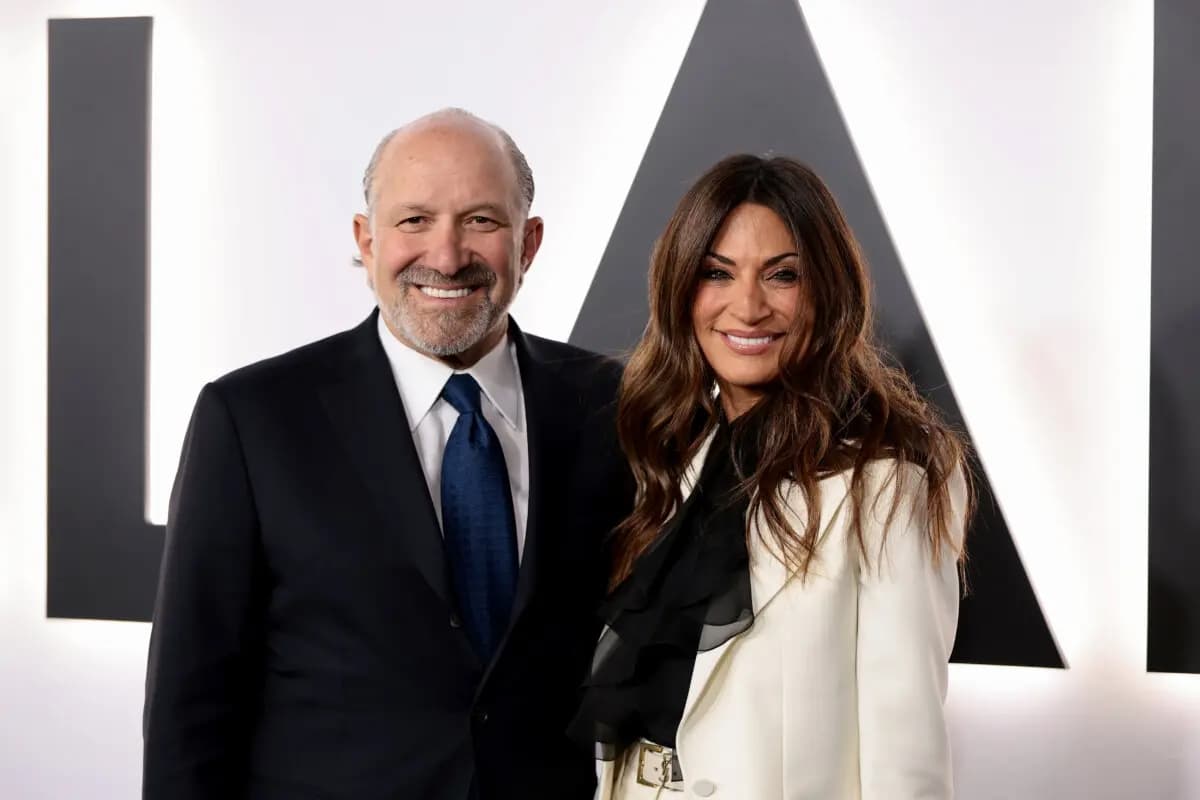 Howard Lutnick (izquierda) y Allison Lutnick asisten al estreno mundial de "Melania" de Amazon MGM en el Trump Kennedy Center de Washington el 29 de enero de 2026. (Dimitrios Kambouris/Getty Images)
