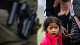 Zar fronterizo Tom Homan revela que se ha localizado a más de 145,000 niños inmigrantes ilegales