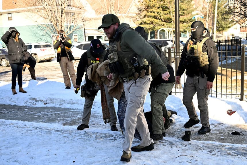 ICE dice que el inmigrante mexicano se lesionó al intentar huir en Minnesota