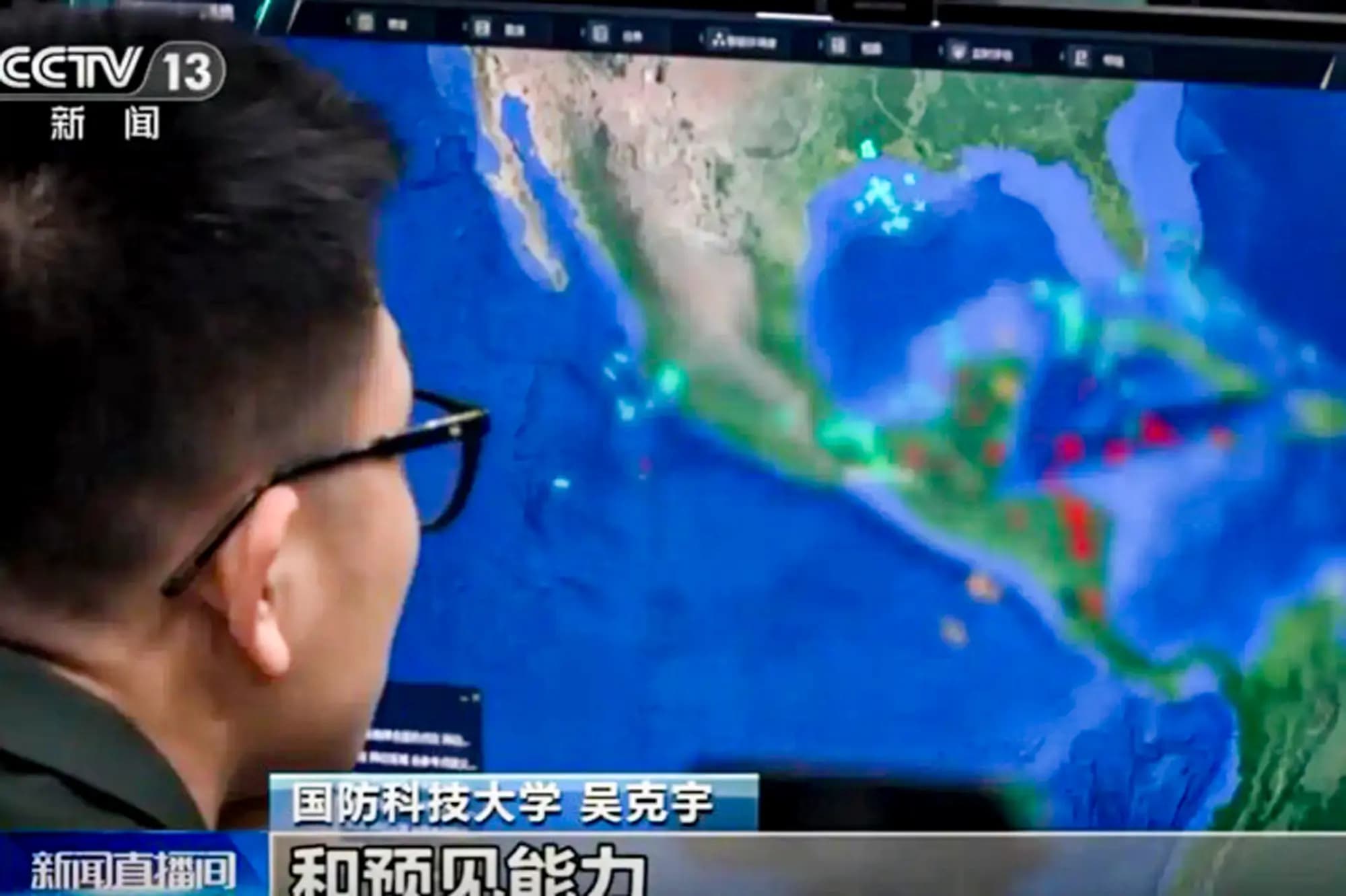 <em>La cadena estatal china CCTV emite un juego de guerra del Ejército Popular de Liberación que simula combates cerca de Cuba, el Golfo de México y el Caribe el 10 de diciembre de 2025. El aumento de la presencia militar china en la región ha generado preocupación sobre el alcance de la infraestructura china en la zona y cómo podría utilizarla en caso de uns guerra contra Estados Unidos. (CCTV/Captura de pantalla vía The Epoch Times)</em>