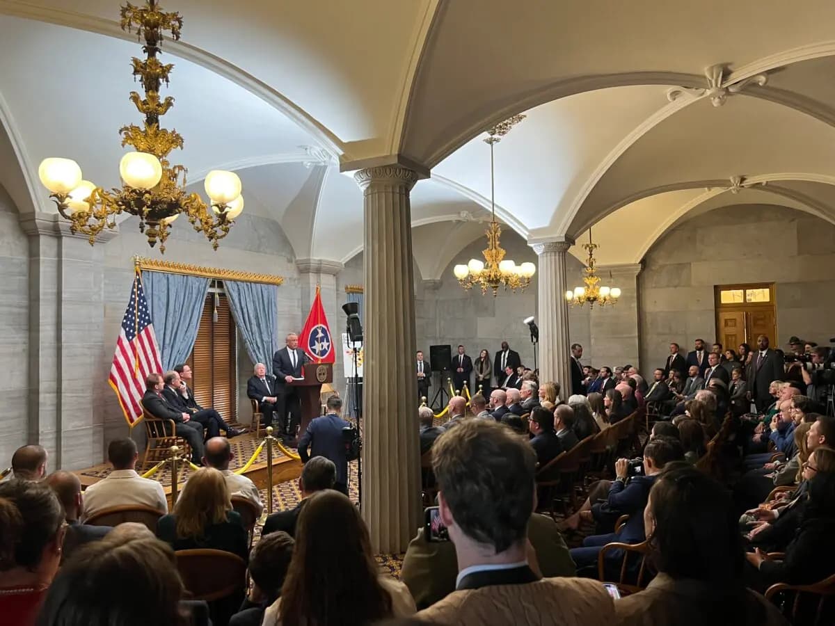 <em>El secretario de Salud, Robert F. Kennedy Jr., pronuncia un discurso ante una sala abarrotada en el Capitolio del Estado de Tennessee el 4 de febrero de 2026, durante su gira "Recupera tu Salud". (Jacki Thrapp/The Epoch Times)</em>