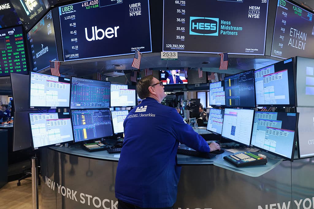 Dow Jones alcanza niveles récord por primera vez en la historia