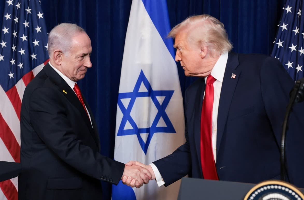 El presidente estadounidense Donald Trump y el primer ministro israelí Benjamin Netanyahu ofrecen una rueda de prensa tras reunirse en el complejo Mar-a-Lago de Trump en Palm Beach, Florida, el 29 de diciembre de 2025. (Jonathan Ernst/Retuers).