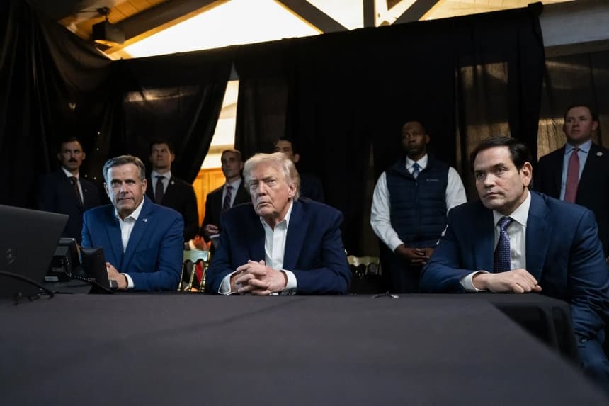 El presidente Donald Trump, el director de la CIA, John Ratcliffe (izquierda), y el secretario de Estado, Marco Rubio, supervisan las operaciones militares estadounidenses en Venezuela desde Mar-a-Lago, en Palm Beach (Florida), el 3 de enero de 2026. Rubio, figura clave en la planificación de la operación para capturar al líder venezolano Nicolás Maduro, supervisa la política estadounidense hacia el régimen ahora liderado por la presidenta interina Delcy Rodríguez. (Molly Riley/La Casa Blanca a través de Getty Images)