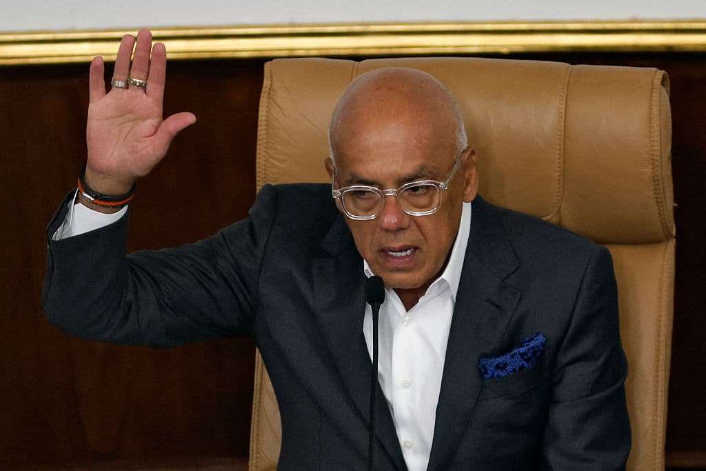<em>El presidente de la Asamblea Nacional, Jorge Rodríguez, vota durante una sesión para debatir un proyecto de ley de amnistía propuesto por la presidenta interina de Venezuela, Delcy Rodríguez, en Caracas, el 5 de febrero de 2026. (Pedro MATTEY / AFP a través de Getty Images)</em>