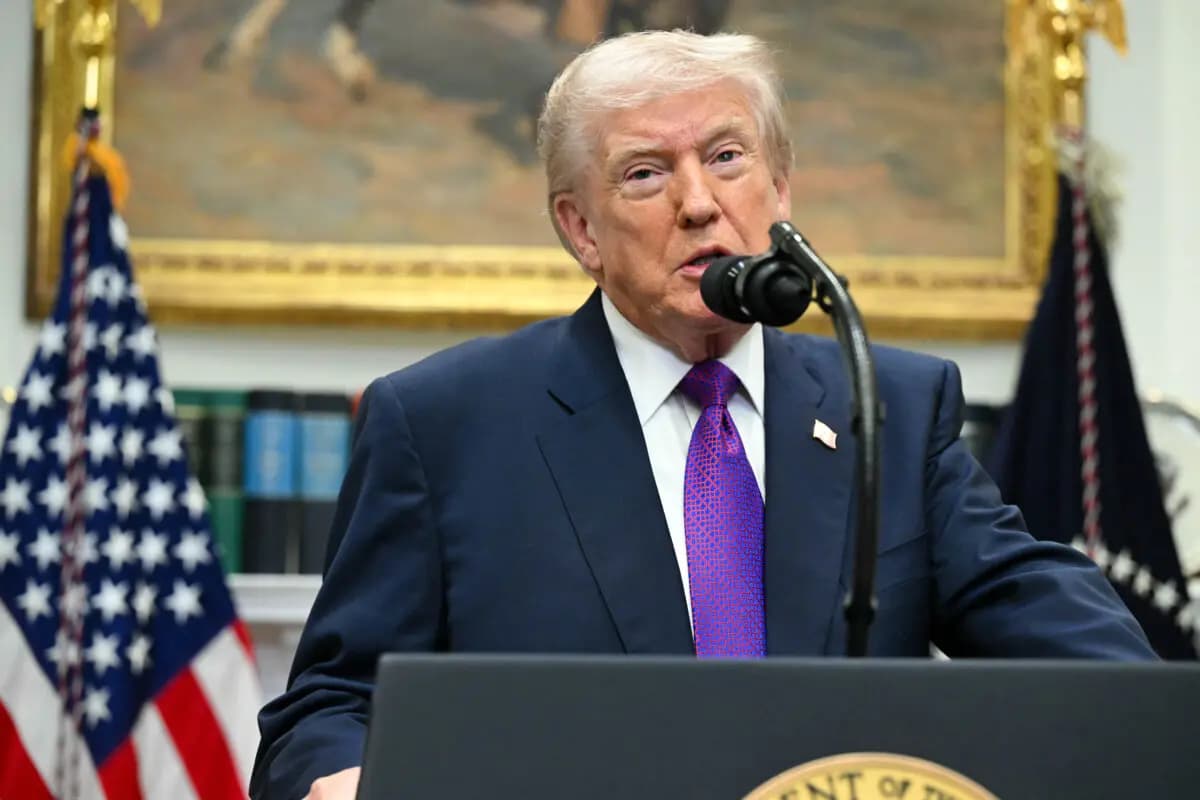 <em>El presidente de Estados Unidos, Donald Trump, hace un anuncio en la Sala Roosevelt de la Casa Blanca en Washington, D.C., el 12 de febrero de 2026. (SAUL LOEB / AFP vía Getty Images)</em>