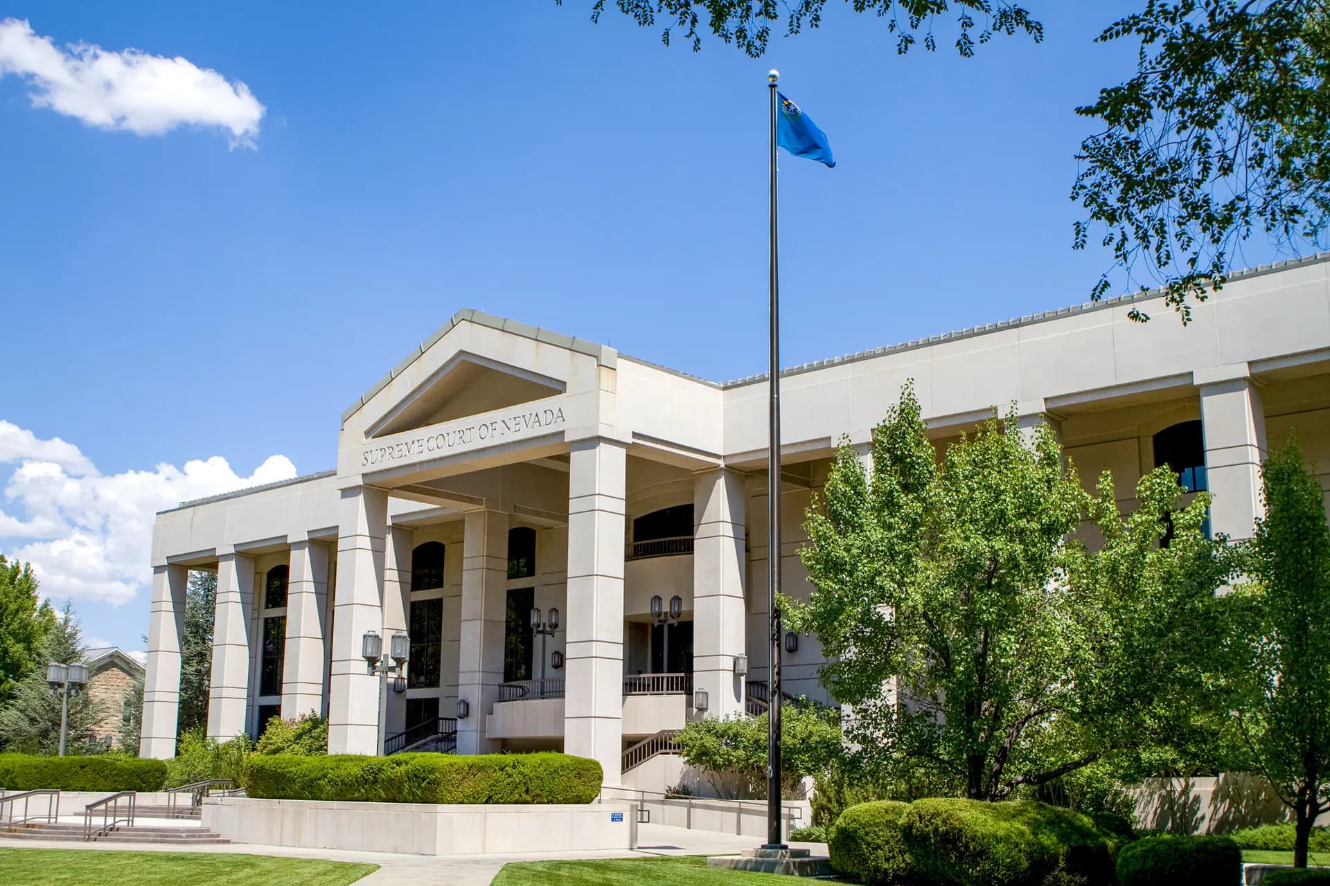 El edificio de la Corte Suprema de Nevada en Carson City, Nevada, en esta foto de archivo. En 2020, la corte determinó que todas las aguas de Nevada se asignarán ahora bajo la doctrina de fideicomiso público. (Steven Frame/Shutterstock).
