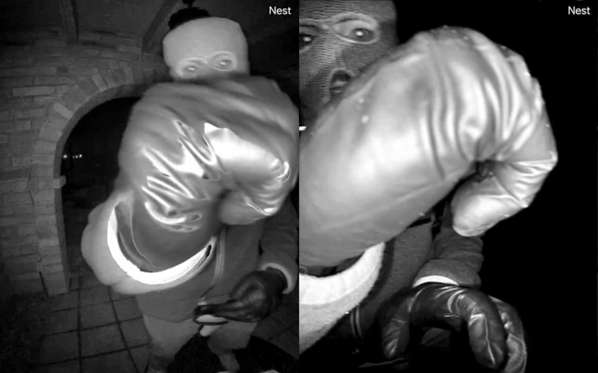 Las imágenes del video muestran a una persona enmascarada frente a la casa de Nancy Guthrie en Catalina Foothills, Arizona, el 31 de enero de 2026. (FBI a través de The Epoch Times).