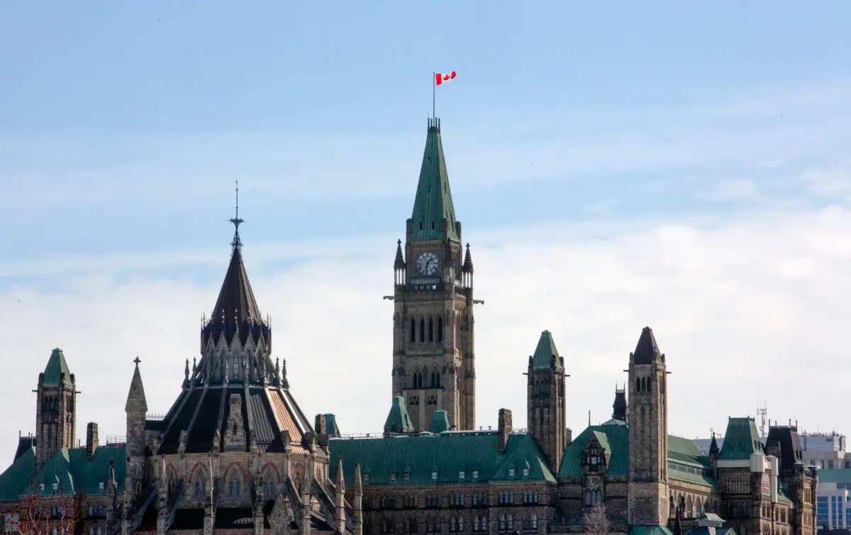 La Torre de la Paz en la Colina del Parlamento vista desde Gatineau, Quebec, el 12 de marzo de 2020. (The Canadian Press/Fred Chartrand).